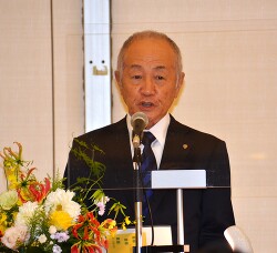 決議採択