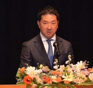 決議採択